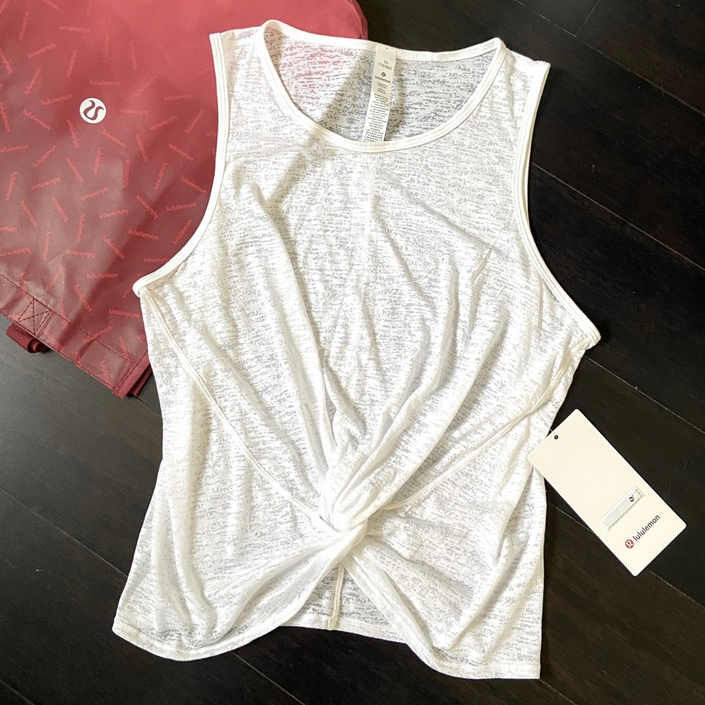 LULULEMON BREEZE THROUGH TWIST TANK IN WHITE (WHT) SZ 10 NWT *RARE*